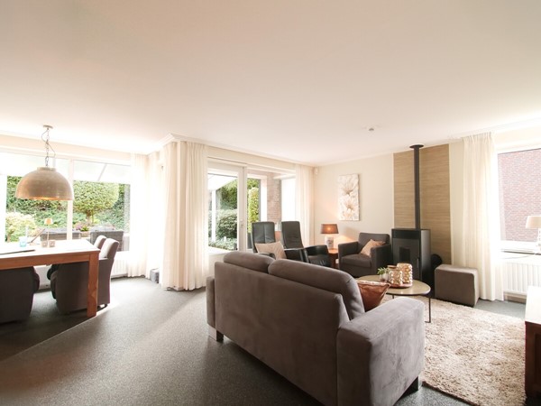 Foto - Te koop: Vrijstaande woning uit 1990 in Vaals met hoogwaardige afwerking, voldoende ruimten, garage en tuin op een ruim perceel